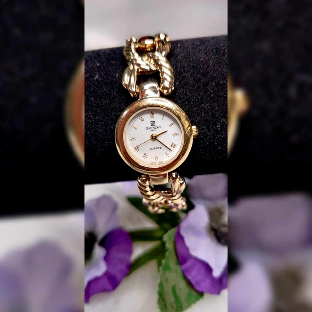 Givenchy watch - Picture 1 of 6